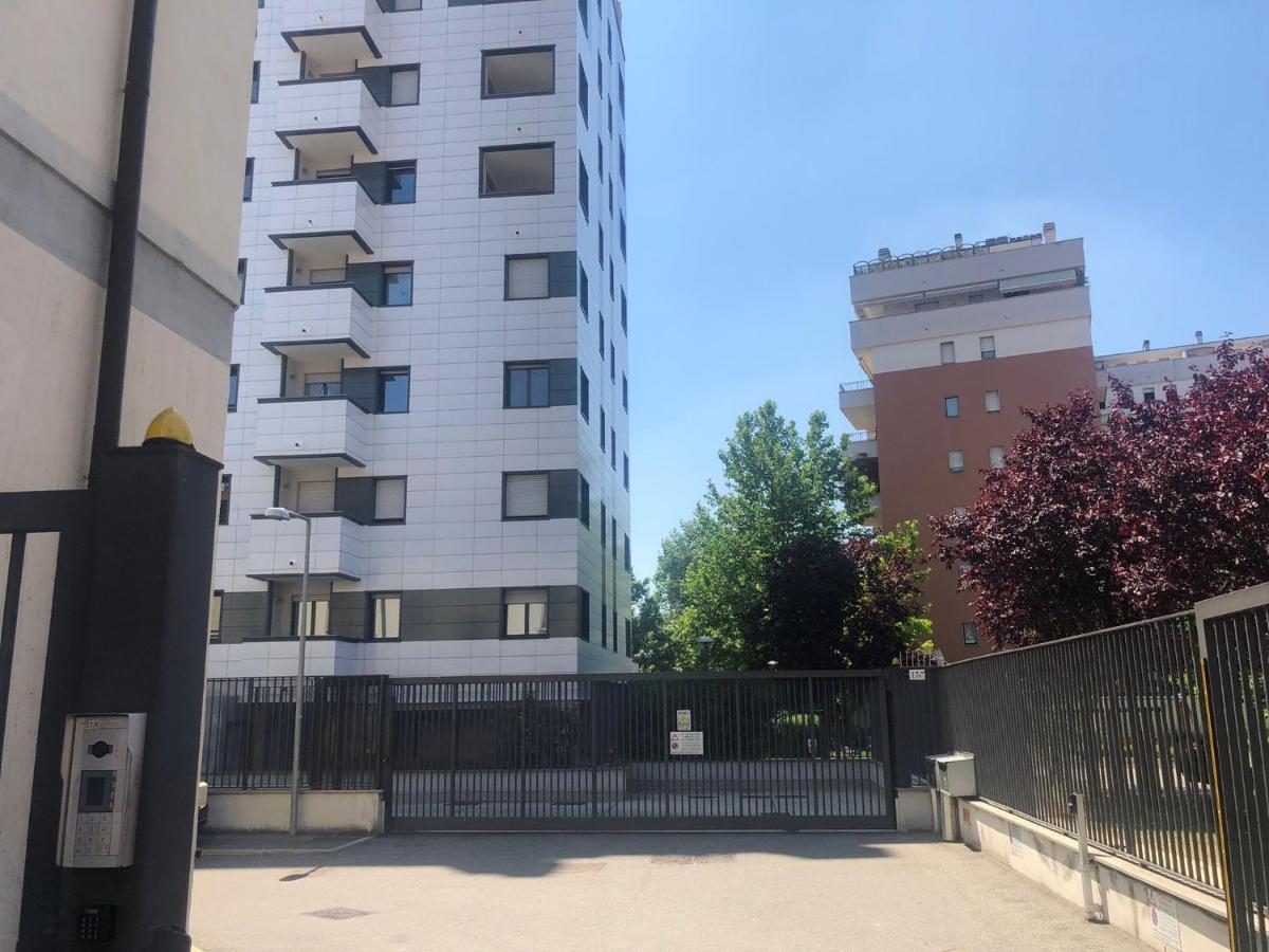 Appartamento Sulla Metro 3 Gialla Maciachini Milano Eksteriør billede