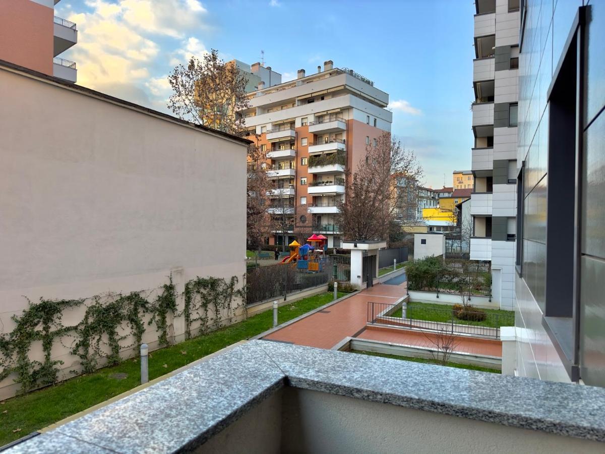 Appartamento Sulla Metro 3 Gialla Maciachini Milano Eksteriør billede