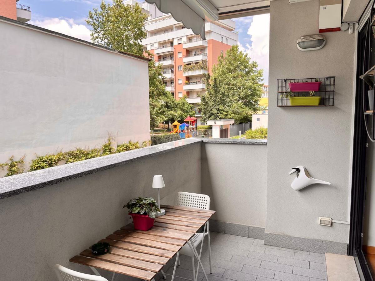 Appartamento Sulla Metro 3 Gialla Maciachini Milano Eksteriør billede